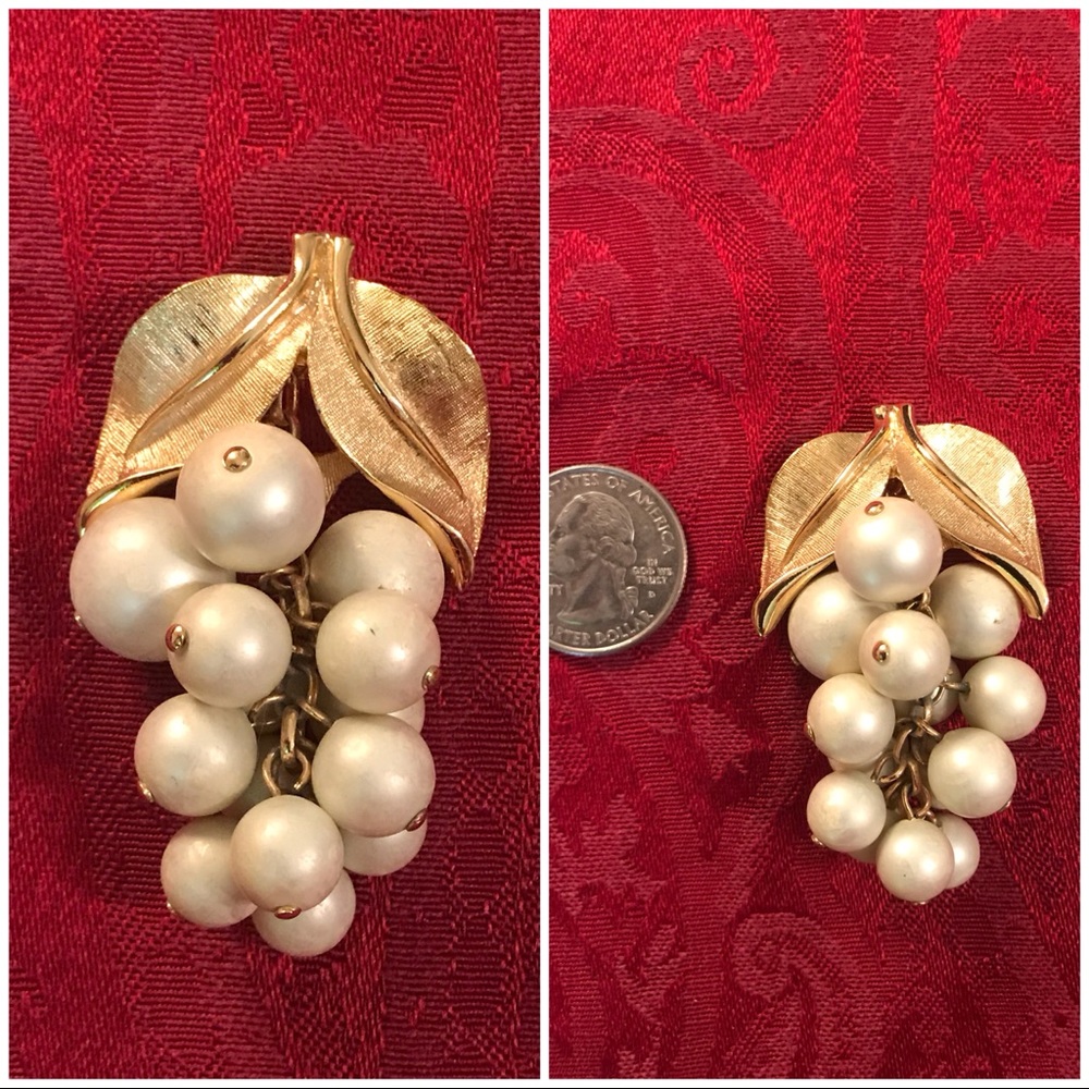 Beautiful vintage pin.